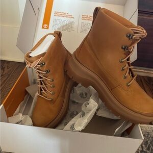 Timberland women’s fall boots size eight never been worn